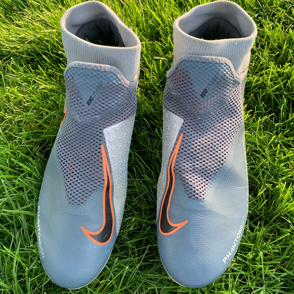Nike phantom soccer cleats size 13